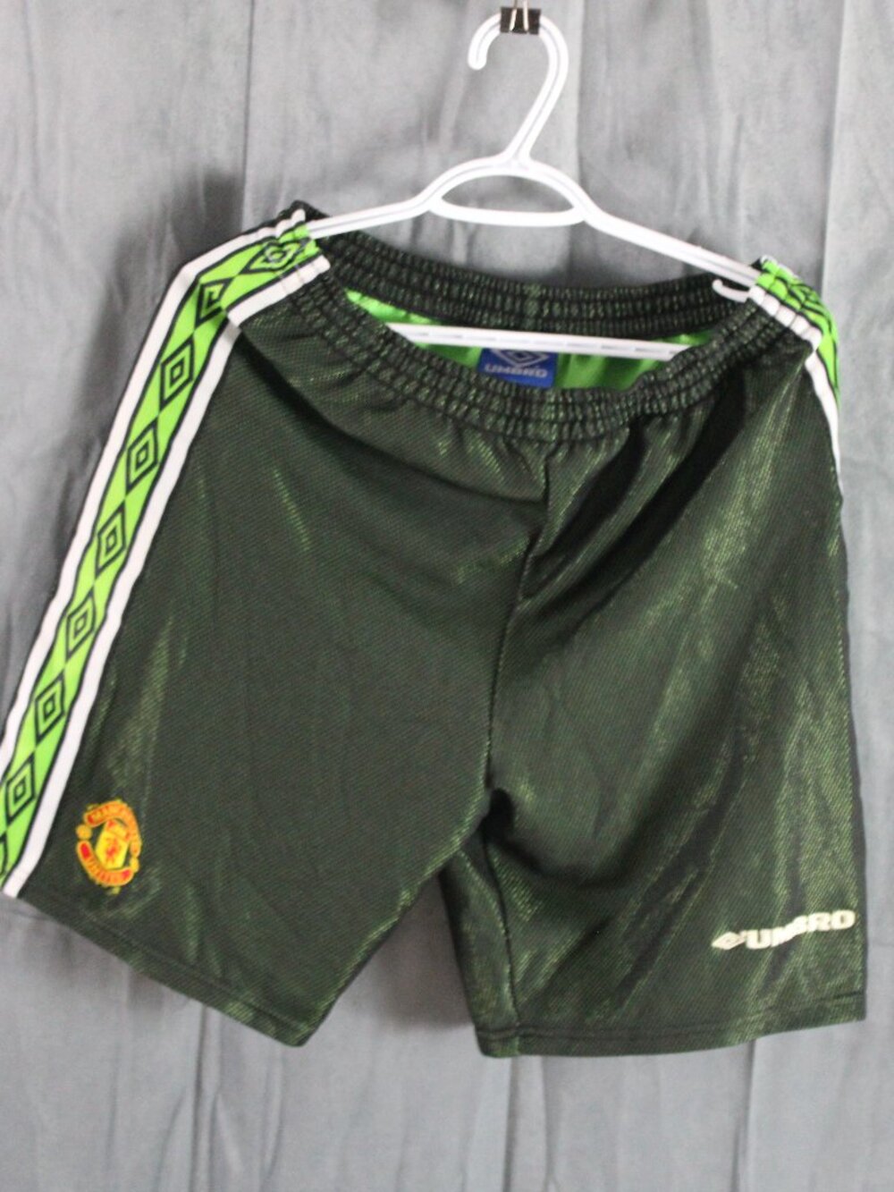 Manchester United Short (VTG) - 1998 Goal Keeper Shorts by Umbro - Men's Medium
